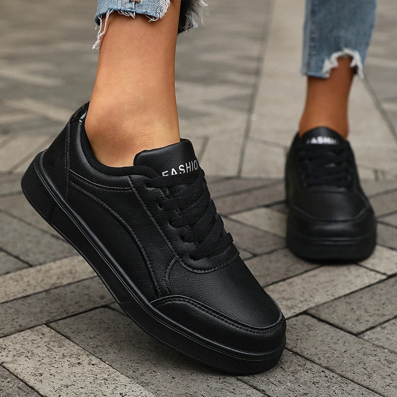 2025 Fashion Women's Black Sneakers Stylish Low Top Design Comfortable Lace Up Fit Versatile Casual Shoe Trendy Fashion Footwear