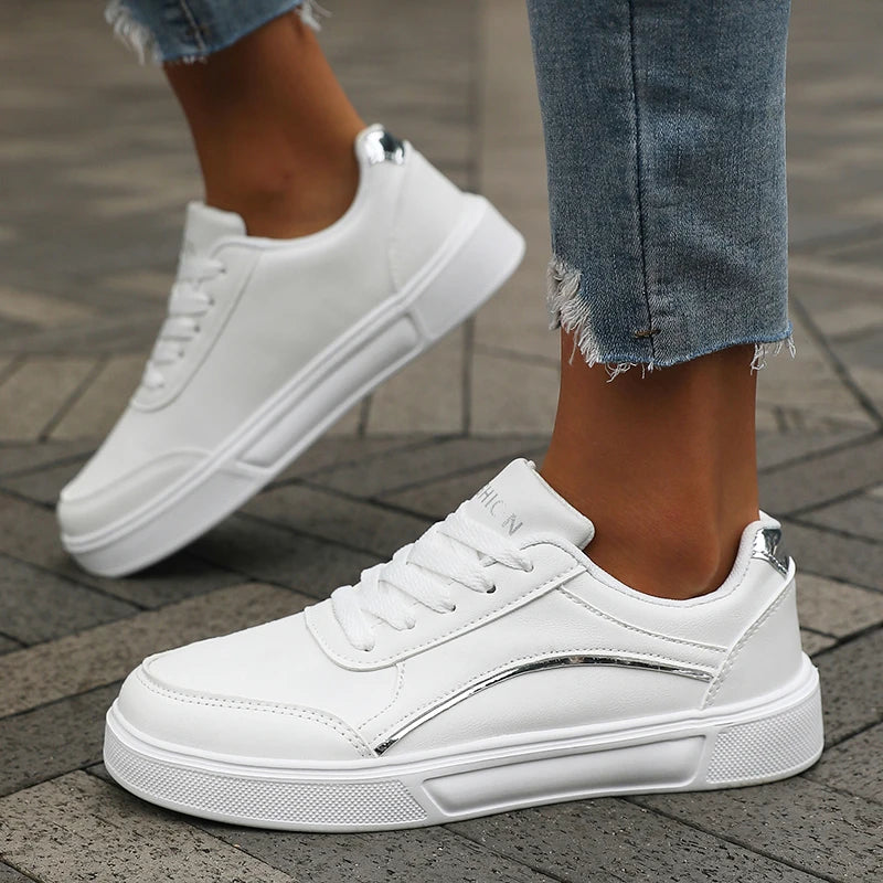 2025 Fashion Women's Black Sneakers Stylish Low Top Design Comfortable Lace Up Fit Versatile Casual Shoe Trendy Fashion Footwear