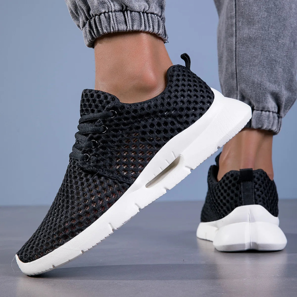 Men's Shoes White Mesh Sneakers New Summer Lightweight Casual Shoes Hiking Comfortable Tennis Shoes Lace Up Outdoor Running Shoe