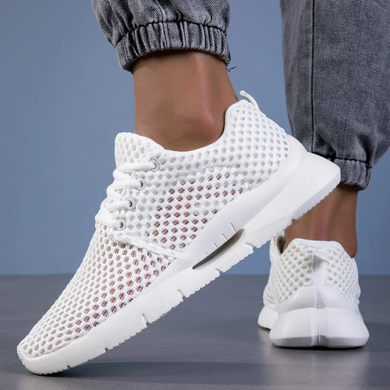 Men's Shoes White Mesh Sneakers New Summer Lightweight Casual Shoes Hiking Comfortable Tennis Shoes Lace Up Outdoor Running Shoe