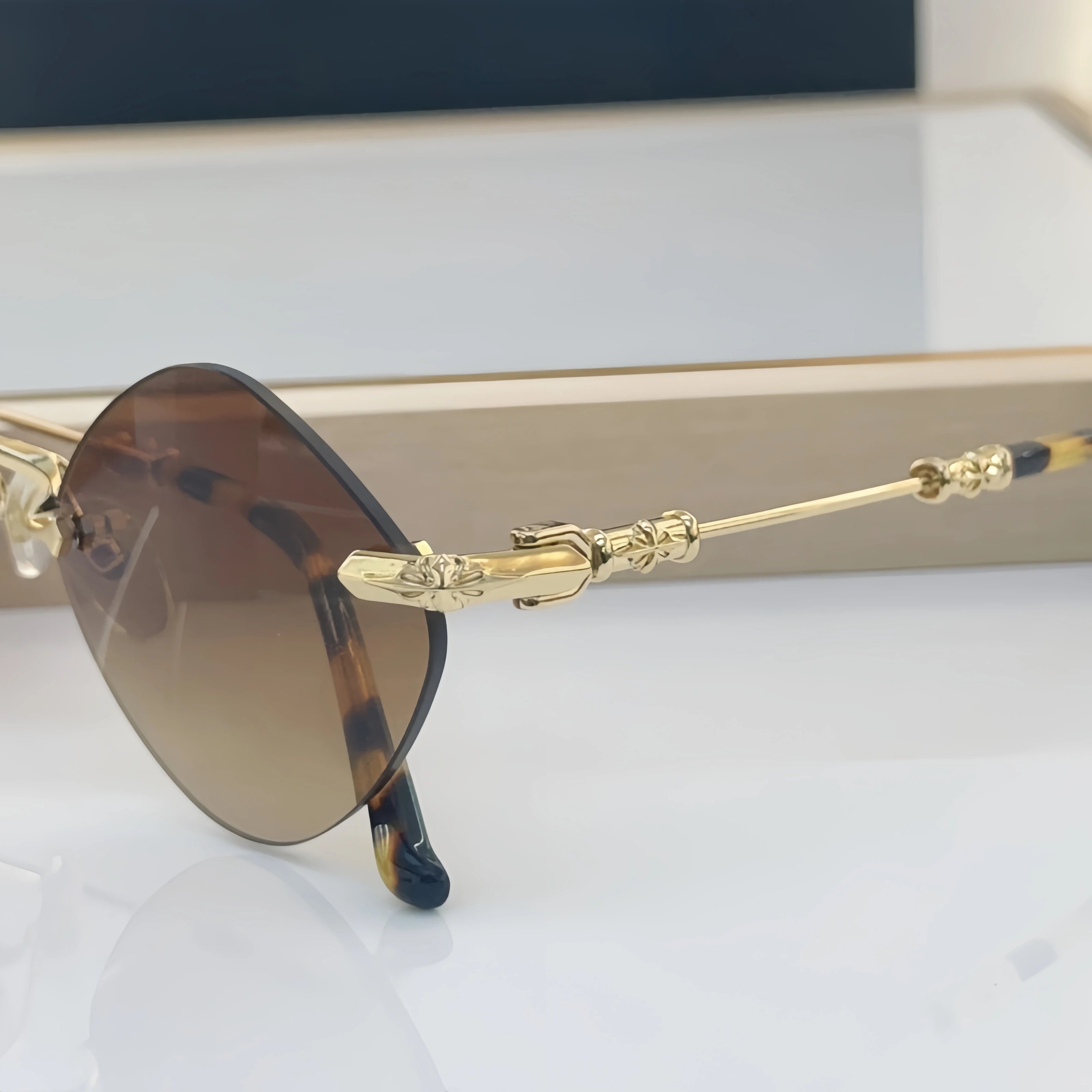 Summer Popular High Quality Fashion Brand Men and Women Sunglasses Classic Punk Outdoor Diamond Female Rimless Sun Glasses UV400
