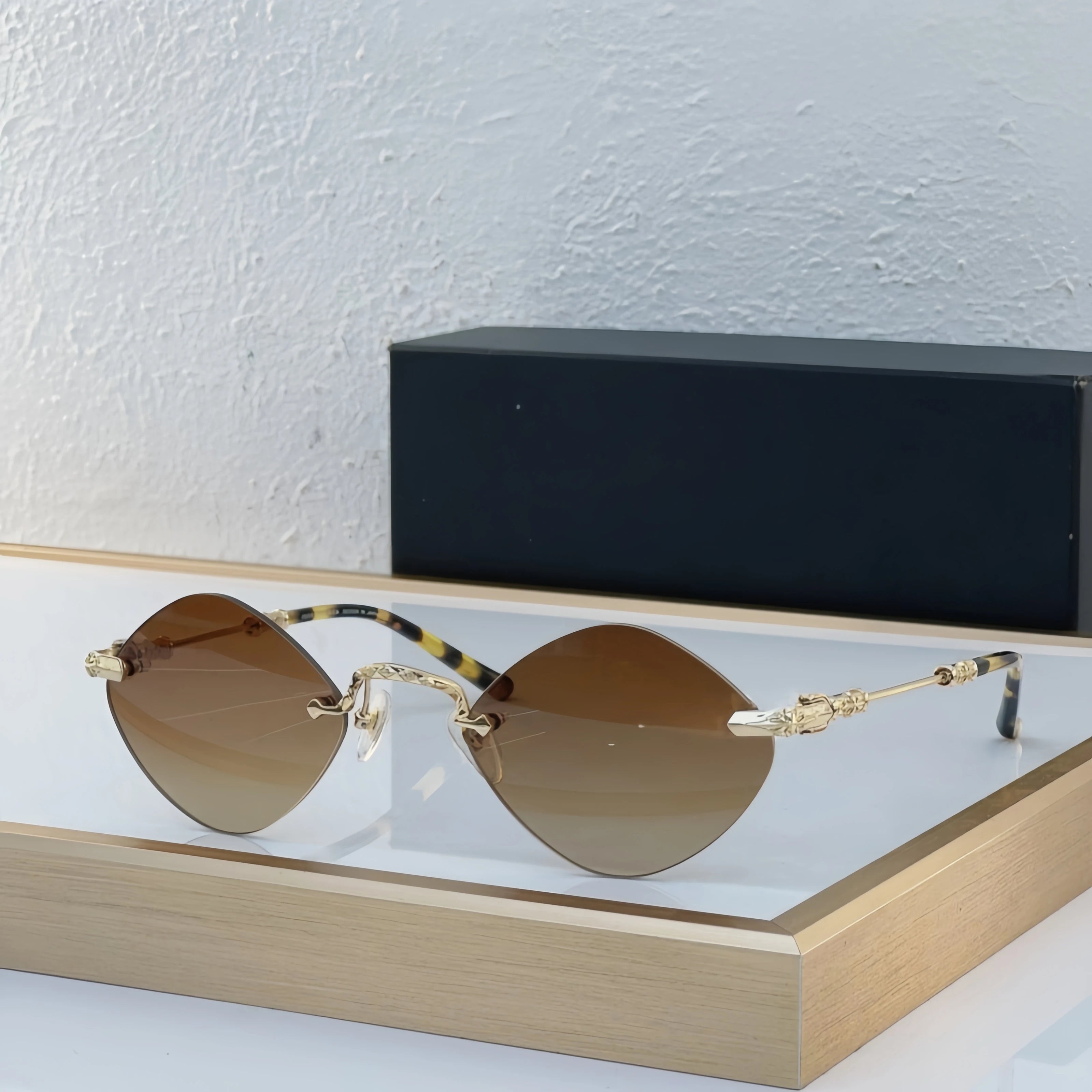 Summer Popular High Quality Fashion Brand Men and Women Sunglasses Classic Punk Outdoor Diamond Female Rimless Sun Glasses UV400