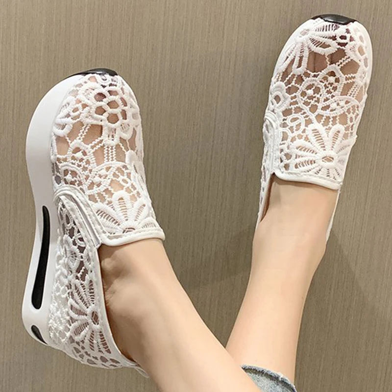 WHITE / 38