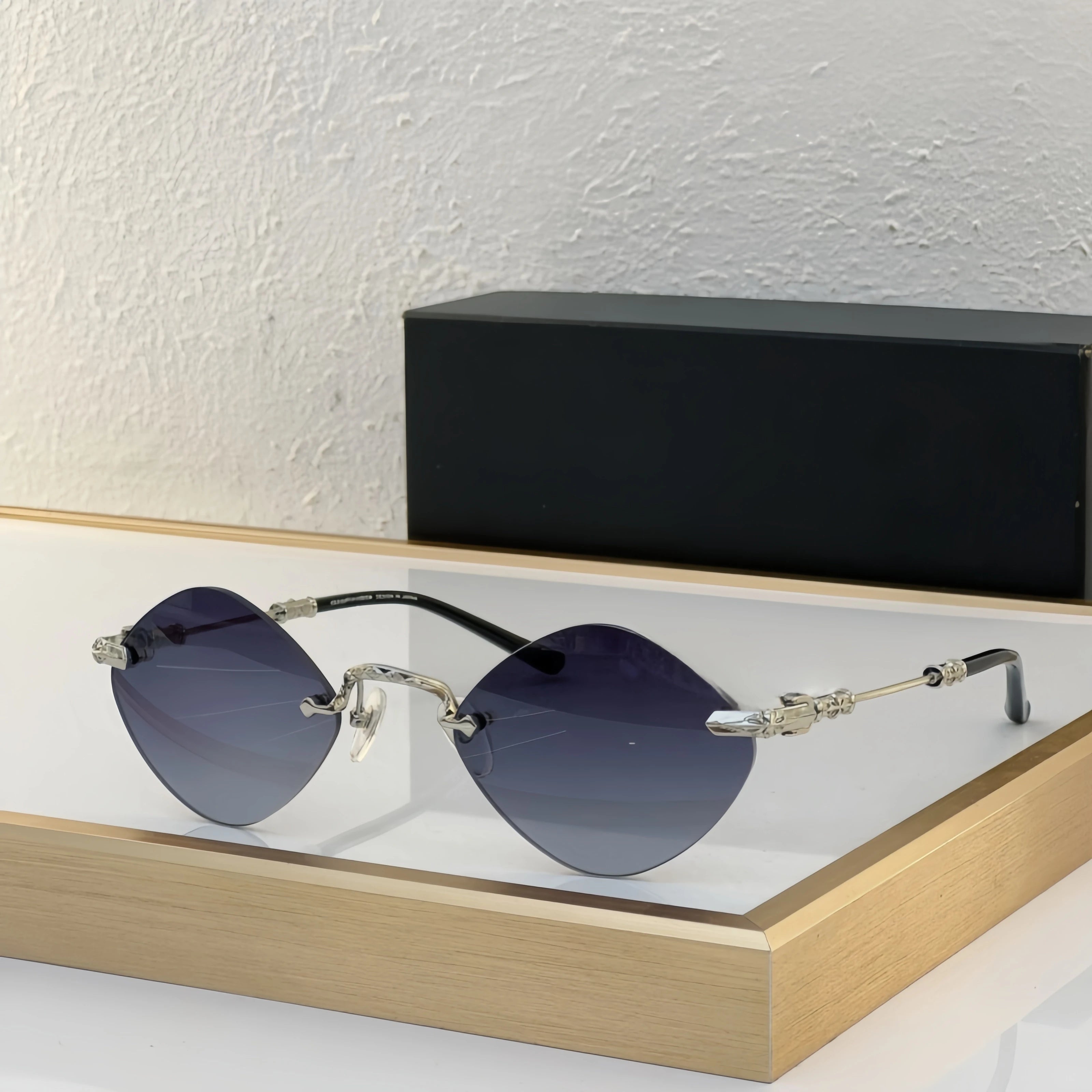 Summer Popular High Quality Fashion Brand Men and Women Sunglasses Classic Punk Outdoor Diamond Female Rimless Sun Glasses UV400