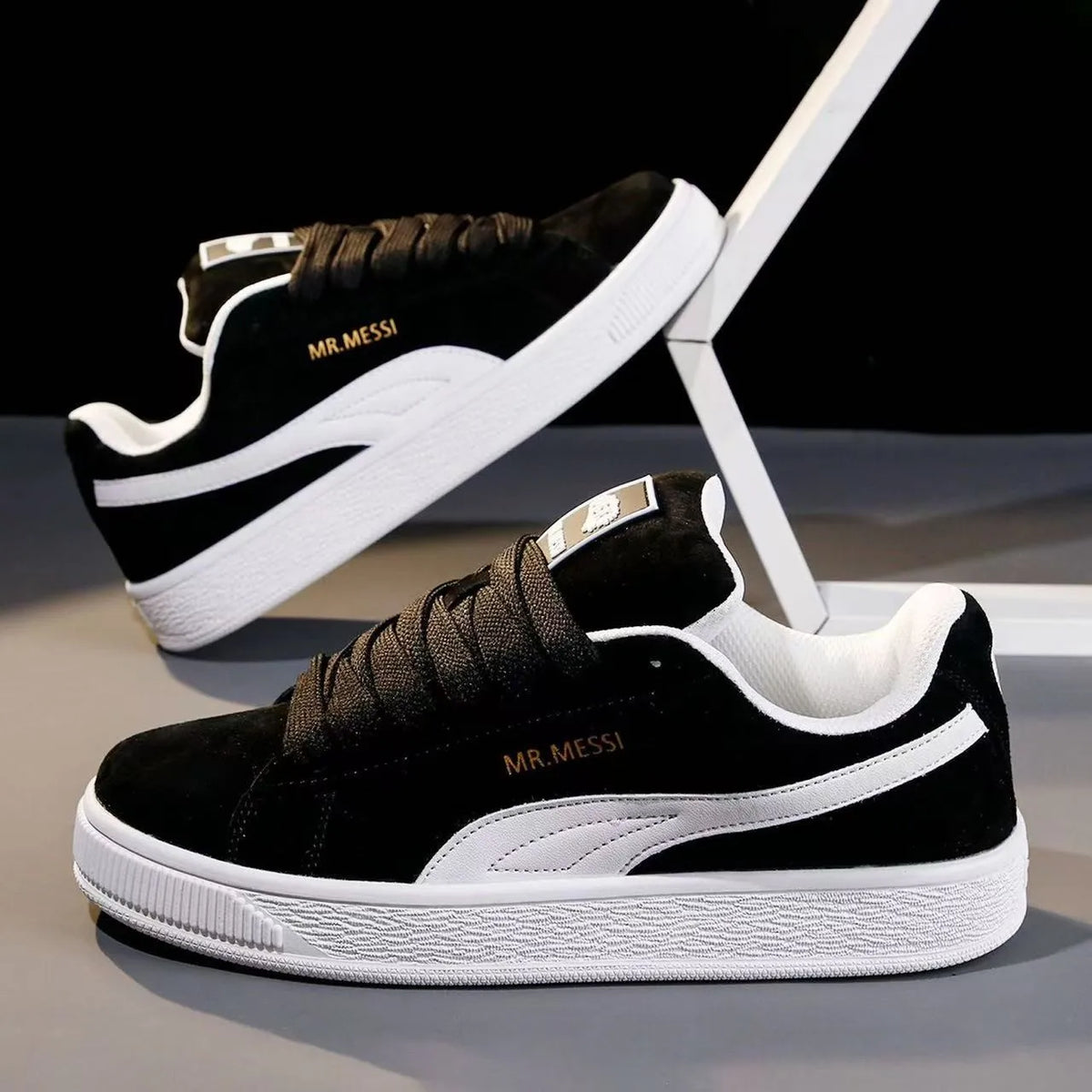 Black / 35