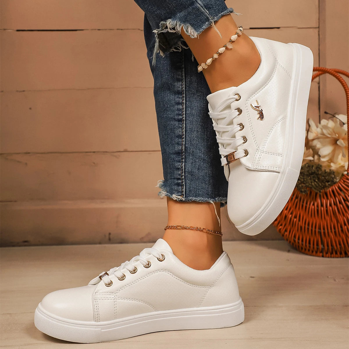 WHITE / 38