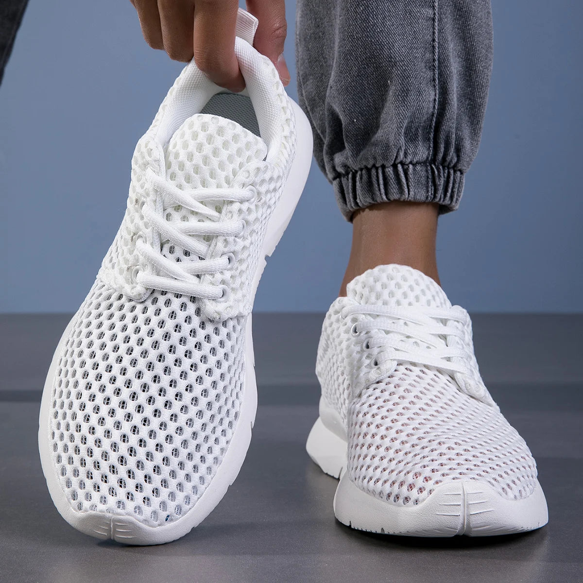 Men's Shoes White Mesh Sneakers New Summer Lightweight Casual Shoes Hiking Comfortable Tennis Shoes Lace Up Outdoor Running Shoe